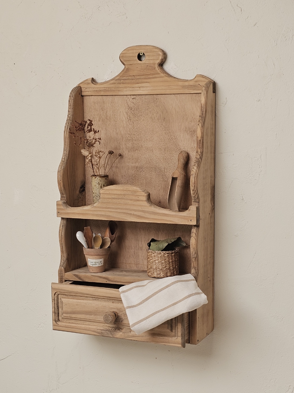 Étagère murale vintage en bois naturel avec tiroir - Style Brocante20260603_124948