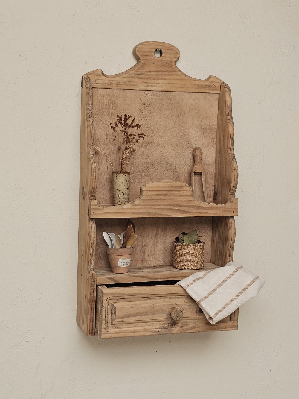 Étagère murale vintage en bois naturel avec tiroir - Style Brocante20260603_124936