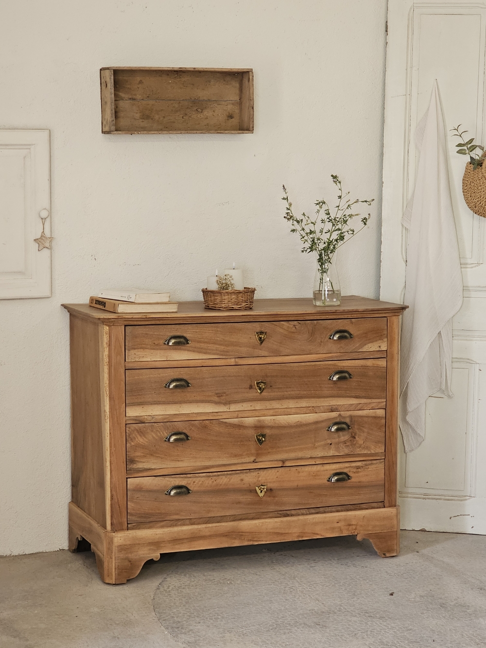 Commode en Noyer Brut Rénovée - Style Authentique &amp; Vintage20260605_092848