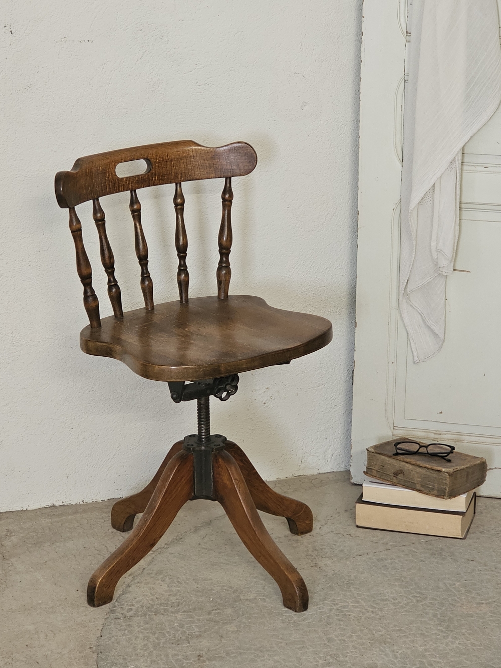 Chaise de bureau pivotante vintage en bois courbé Jugoslavia20260619_142150