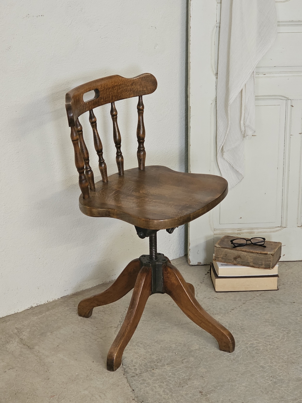 Chaise de bureau pivotante vintage en bois courbé Jugoslavia20260619_142216
