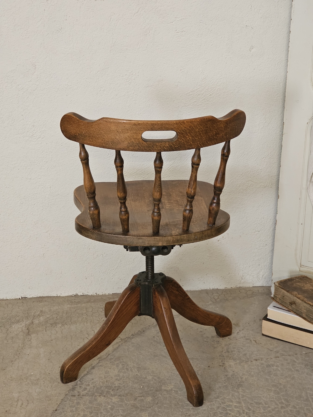 Chaise de bureau pivotante vintage en bois courbé Jugoslavia20260619_142346