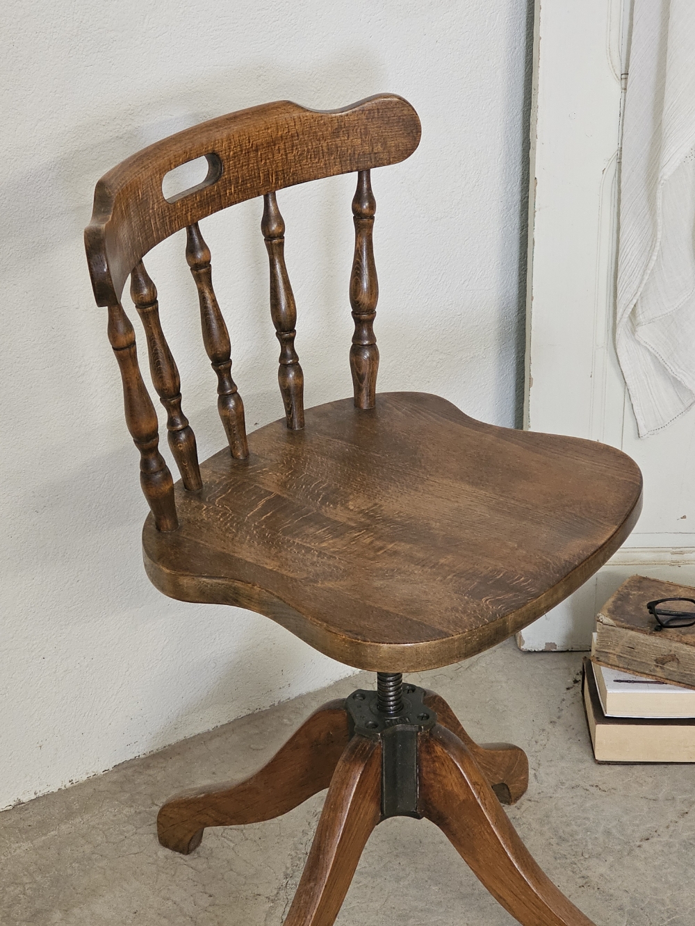 Chaise de bureau pivotante vintage en bois courbé Jugoslavia20260619_142222