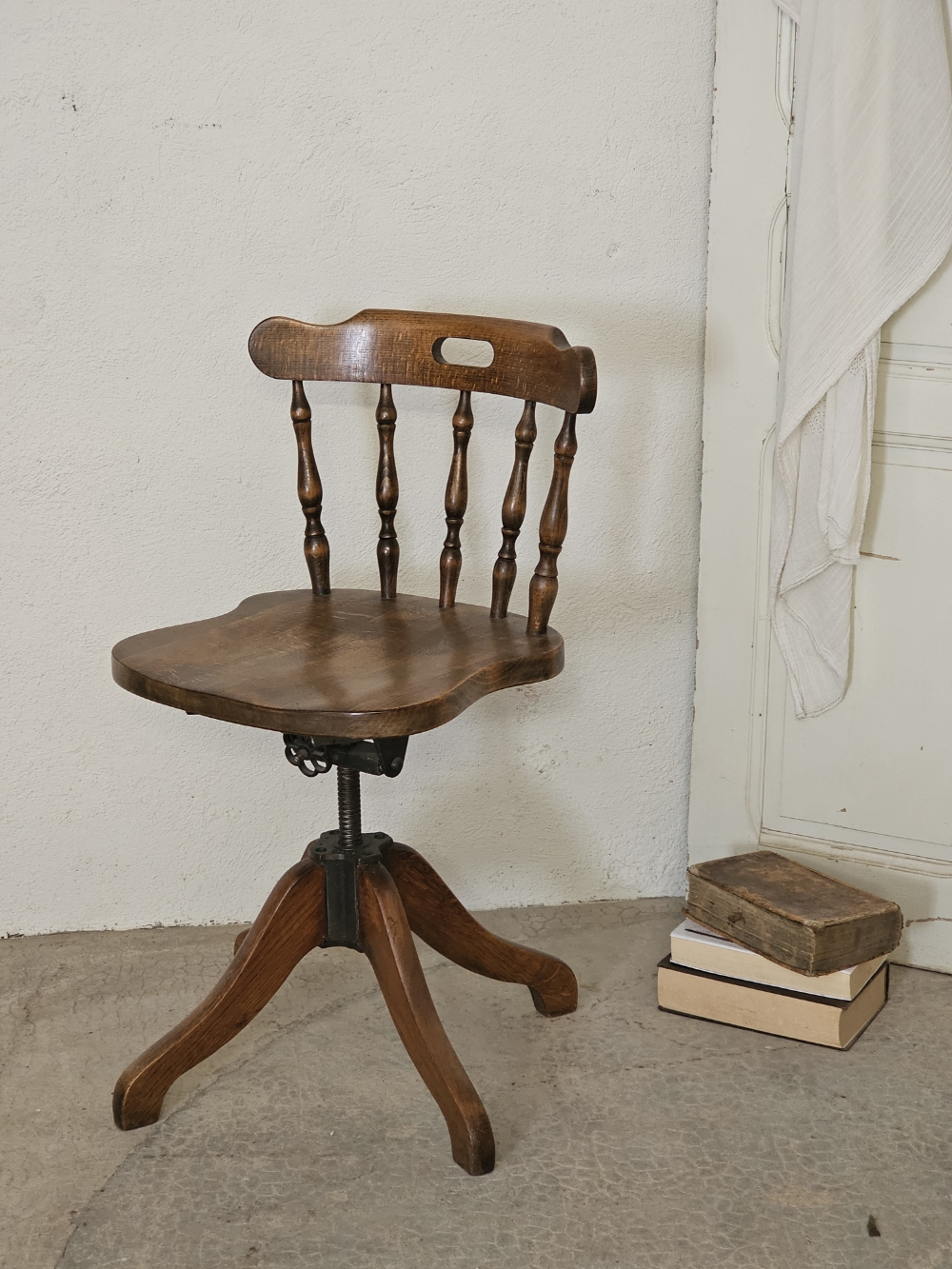 Chaise de bureau pivotante vintage en bois courbé Jugoslavia20260619_142332