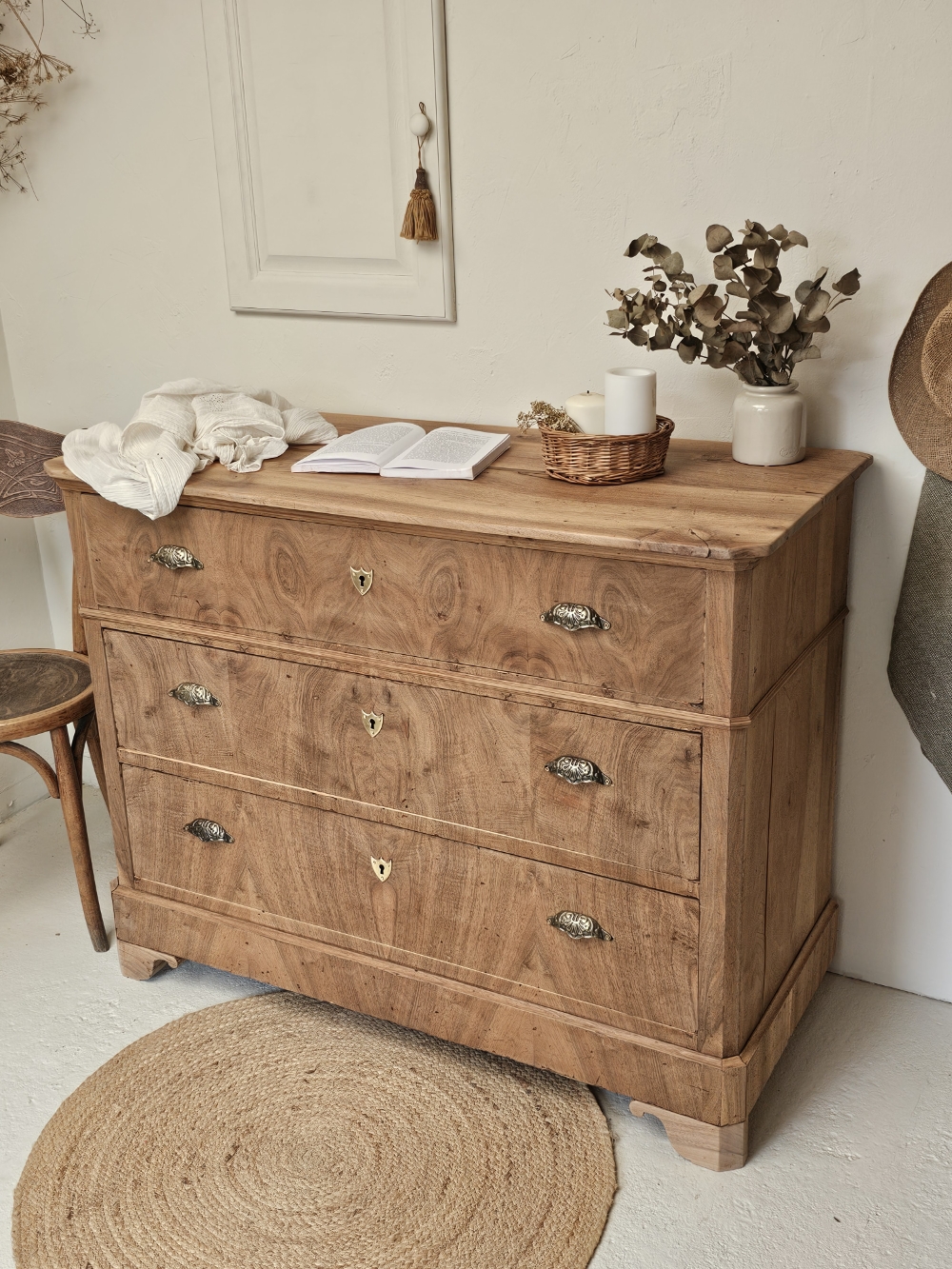 Commode vintage en noyer massif et placage ronce de noyer20260720_171435