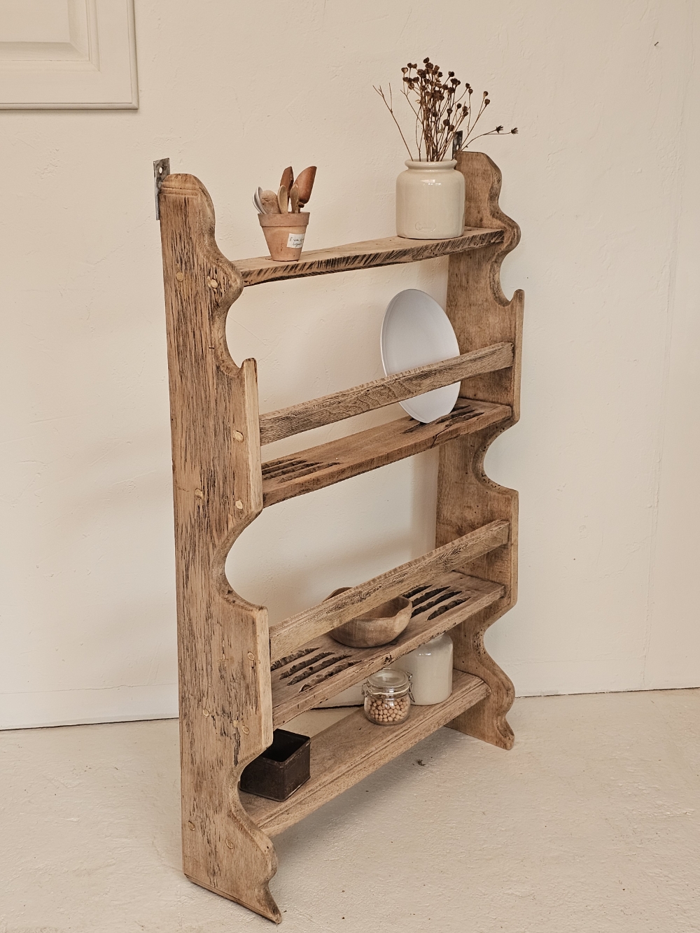 Étagère vaisselier ancienne en bois brut Art Populaire20260804_150759