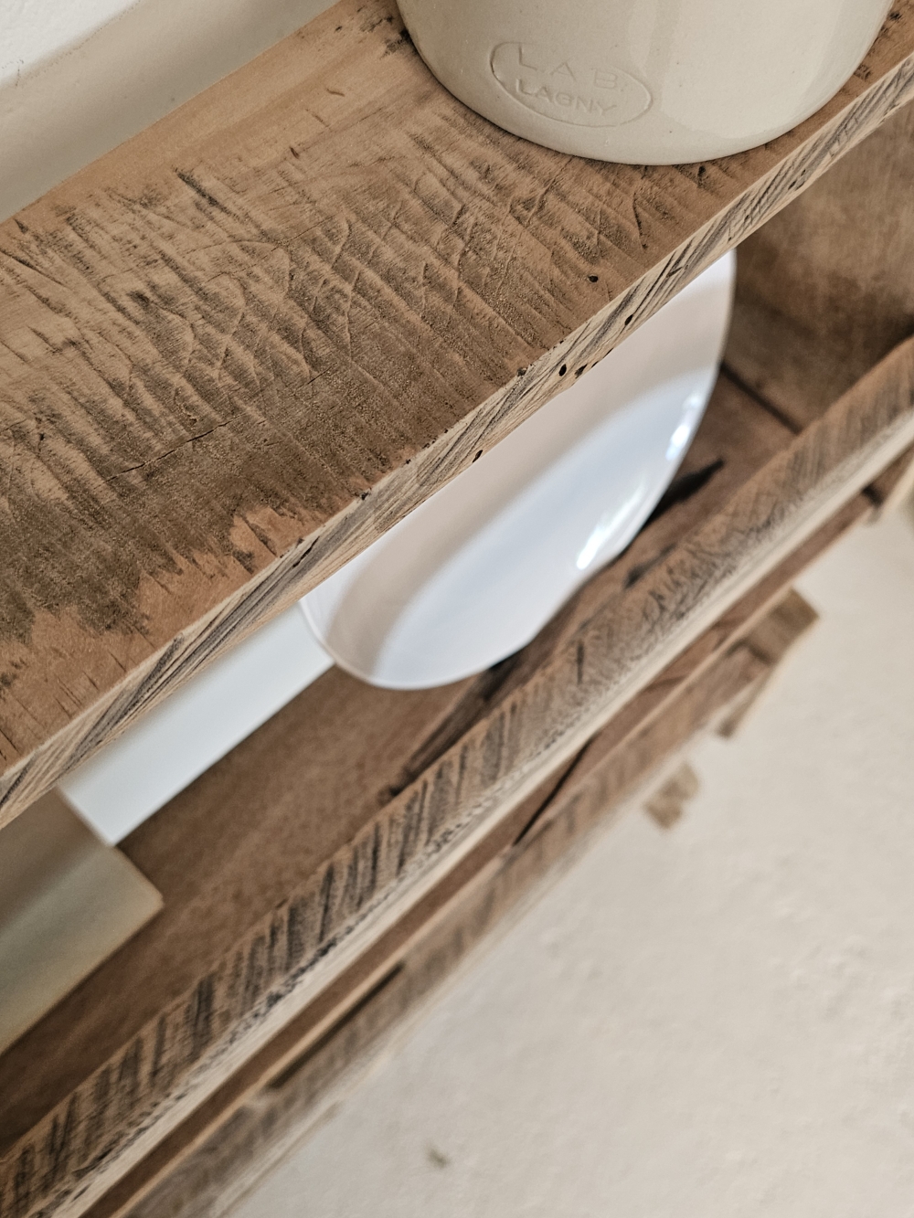 Étagère vaisselier ancienne en bois brut Art Populaire20260804_150658