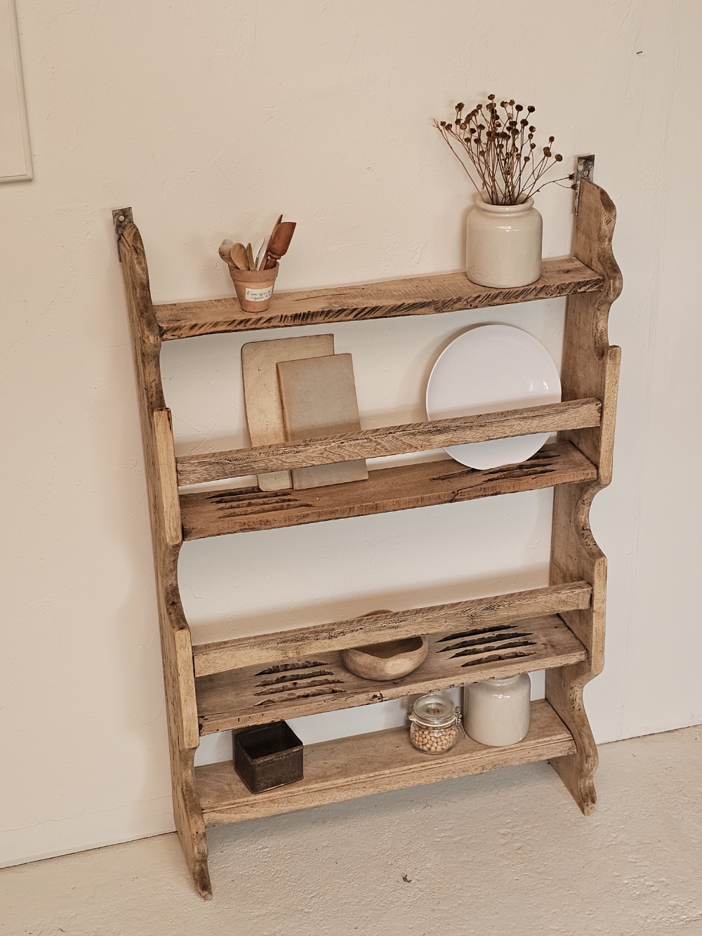 Étagère vaisselier ancienne en bois brut Art Populaire20260804_150554