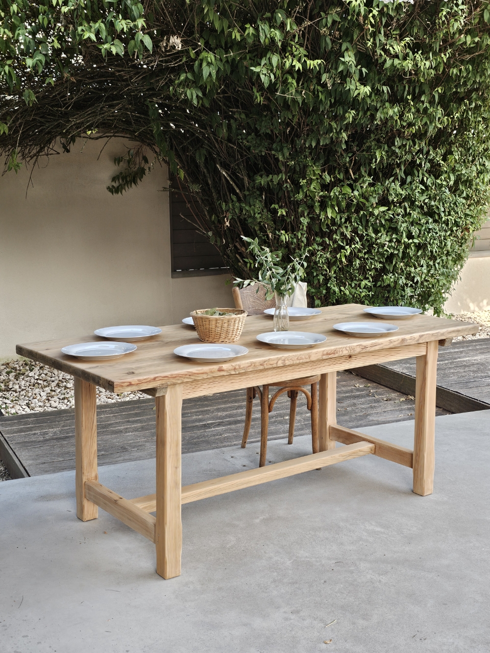 Ancienne table de ferme en pin massif brut et verni 6 à 8 personnes20260815_174149