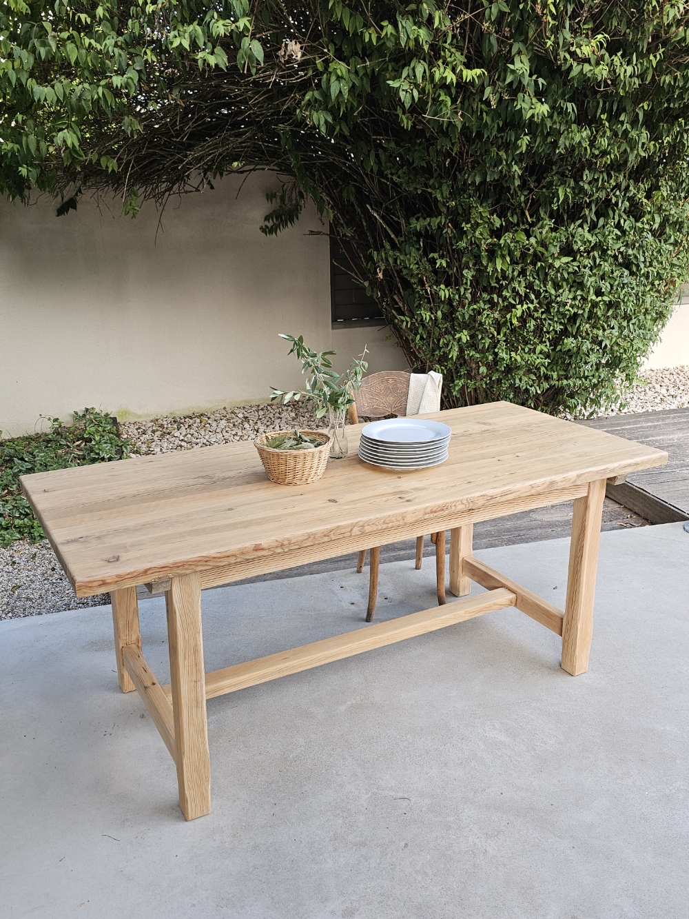 Ancienne table de ferme en pin massif brut et verni 6 à 8 personnes20260815_173642