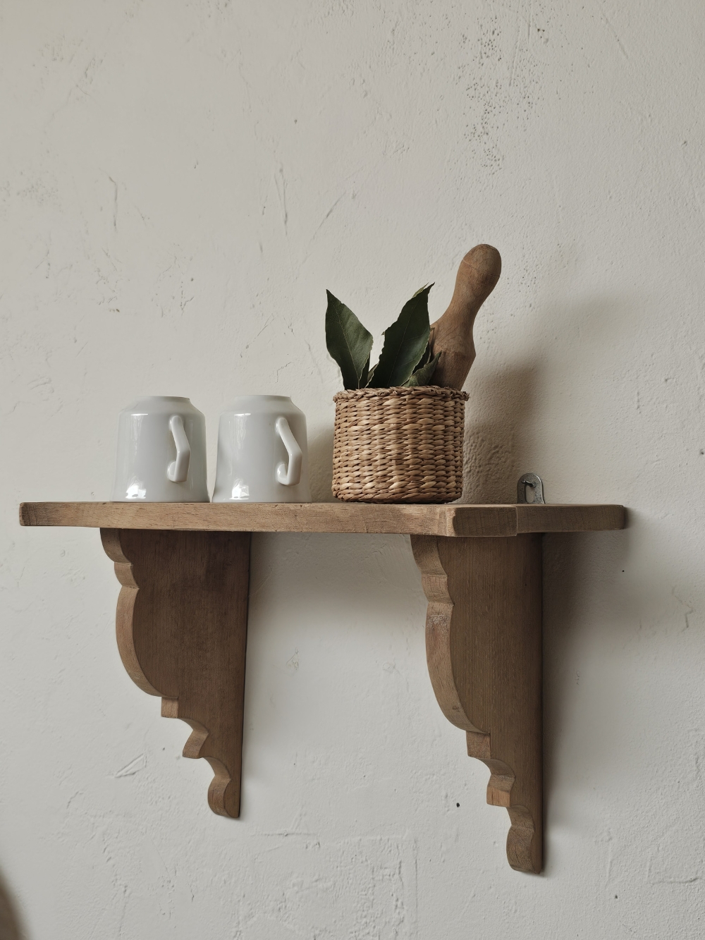 Étagère murale ancienne en bois brut20260817_152820