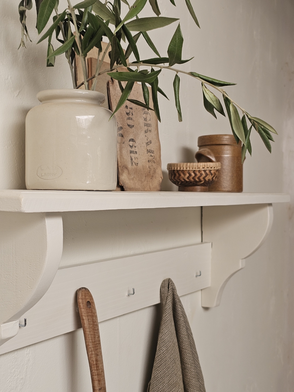 Étagère murale vintage blanche 5 crochets20260818_143153