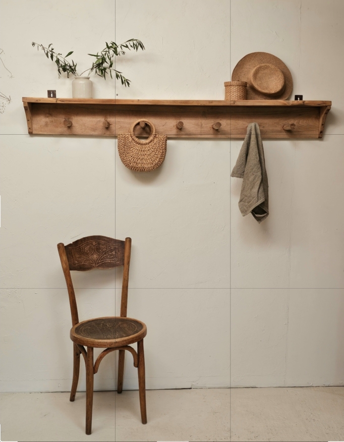 Porte-manteau mural ancien 6 patères en bois brut - Art populaire
