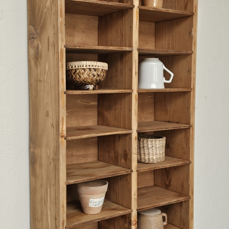 Meuble casier mural ancien en bois brut 24 casiers20260822_105649