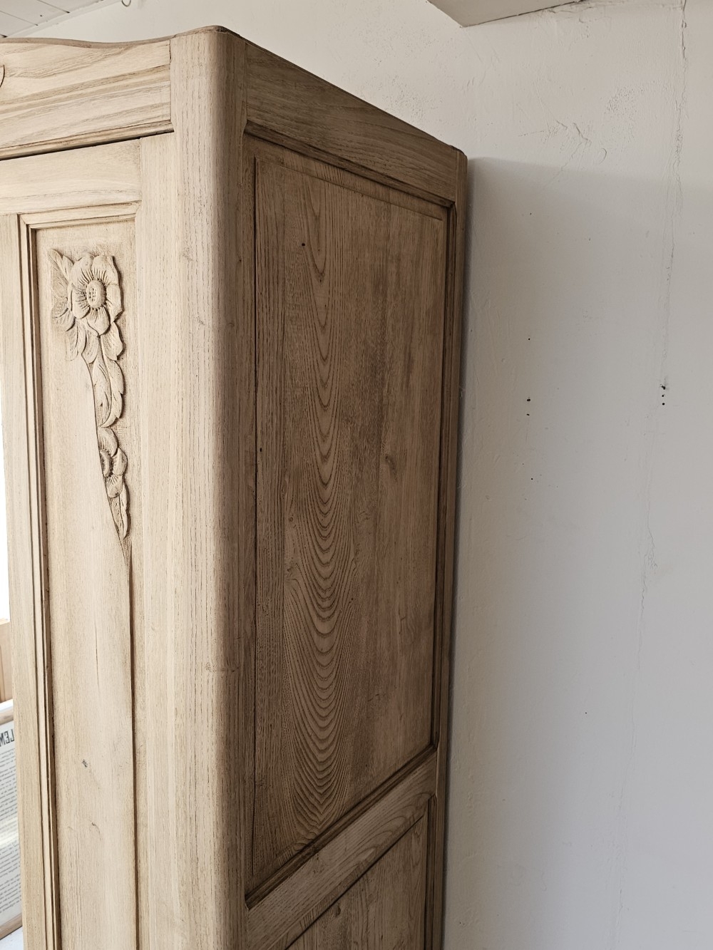 Armoire Art déco ancienne en bois brut20260903_161145(1)