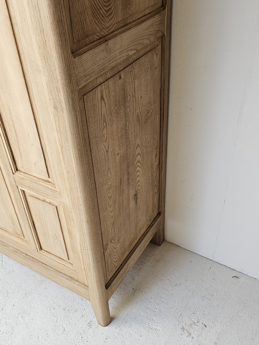 Armoire Art déco ancienne en bois brut20260903_161135(1)