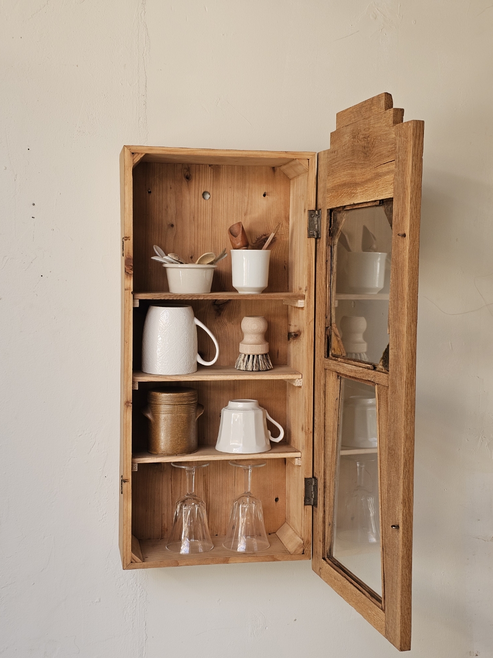 Armoirette Art déco, petite armoire murale vintage, meuble mural bois brut20260903_151033