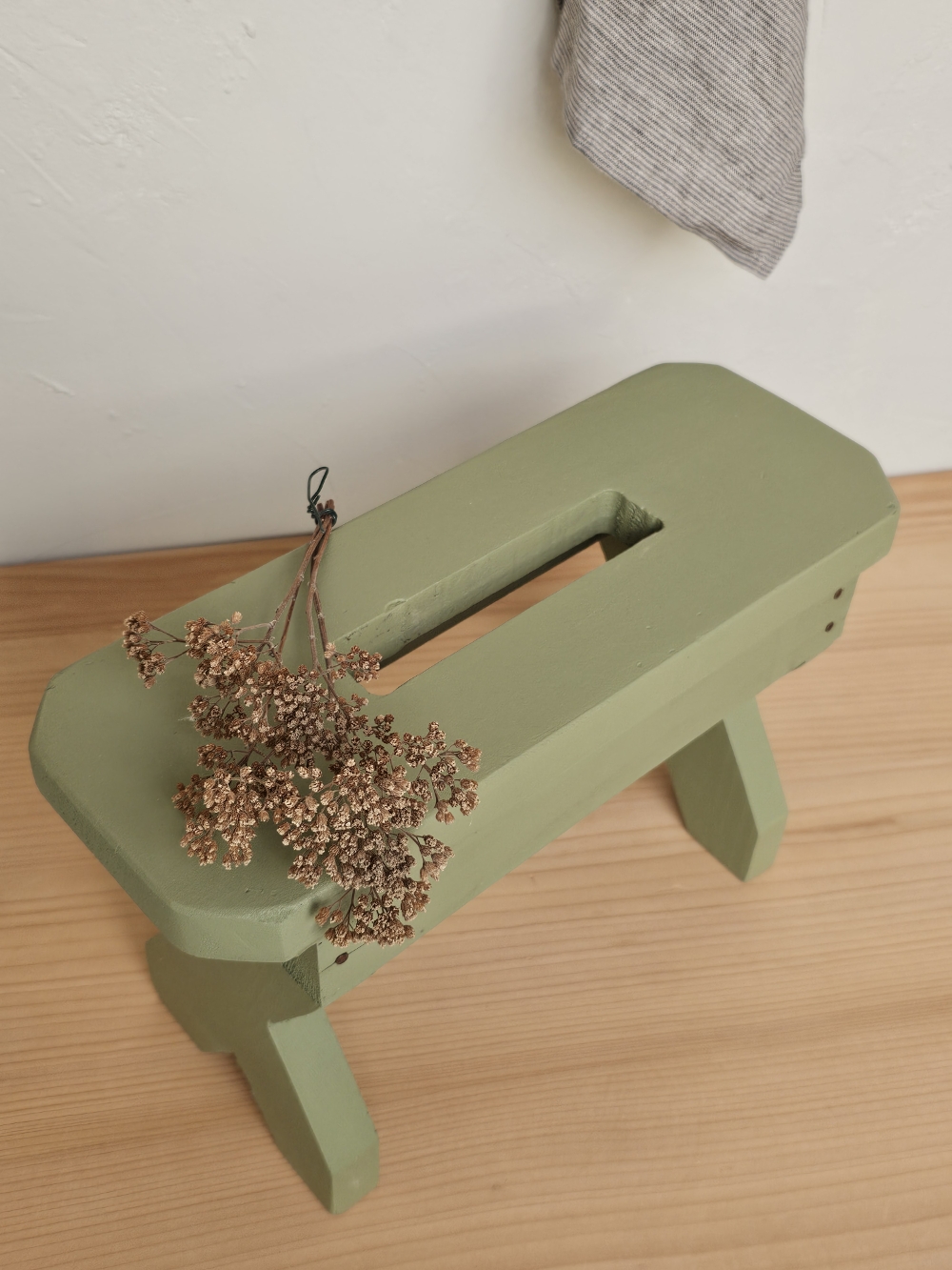 Petit tabouret rustique vintage vert en bois massif20260914_100851