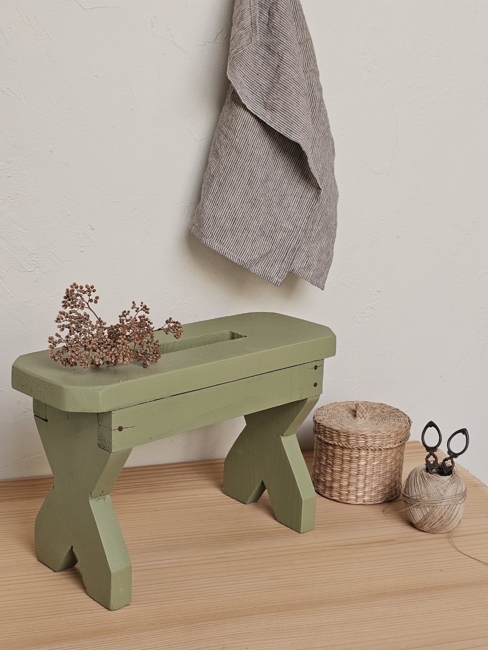 Petit tabouret rustique vintage vert en bois massif20260914_102353