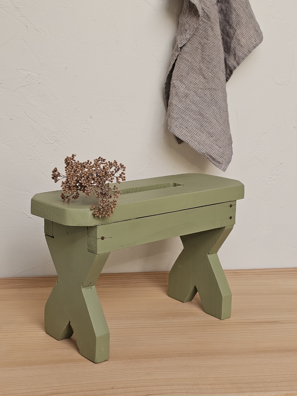 Petit tabouret rustique vintage vert en bois massif20260914_100758