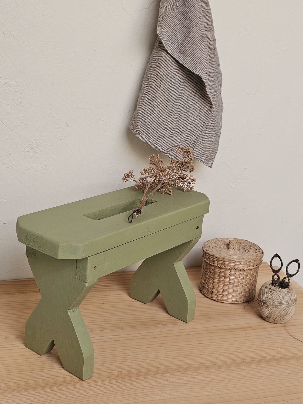Petit tabouret rustique vintage vert en bois massif20260914_102455