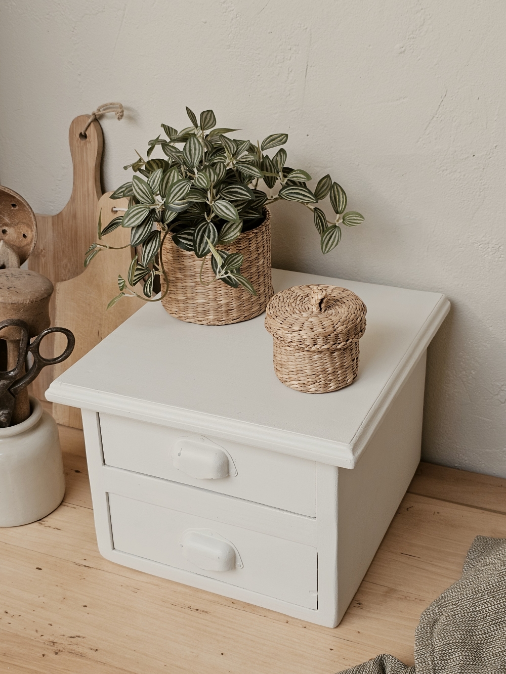 Petit meuble de métier vintage à 2 tiroirs blanc lin 20260925_153442