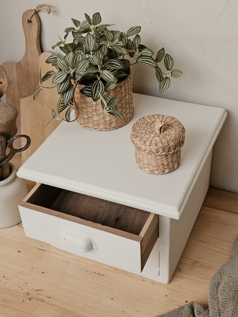 Petit meuble de métier vintage à 2 tiroirs blanc lin 20260925_153459