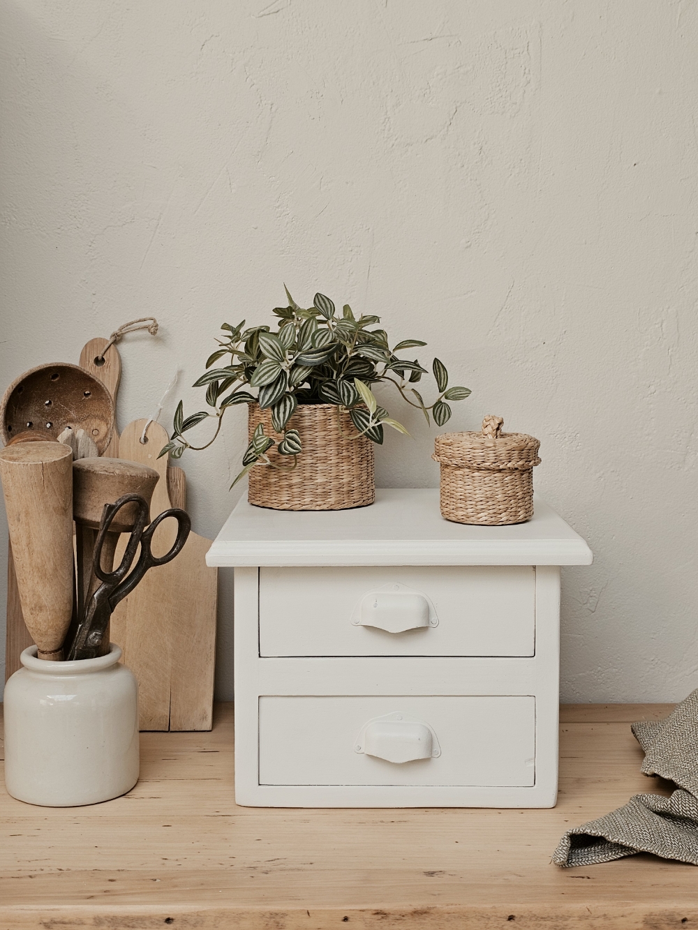 Petit meuble de métier vintage à 2 tiroirs blanc lin 20260925_153413