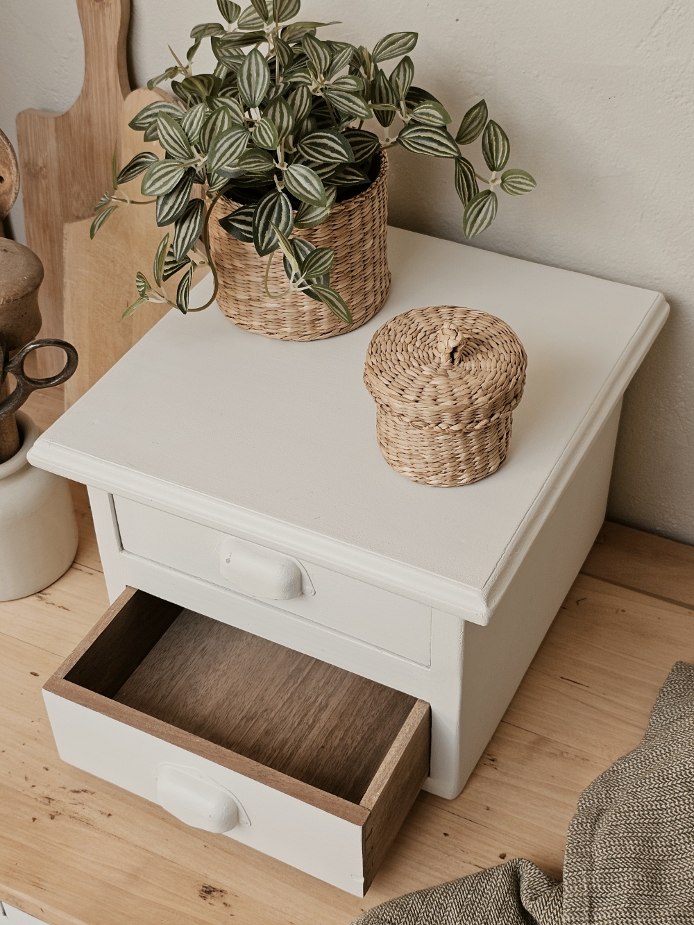 Petit meuble de métier vintage à 2 tiroirs blanc lin 20260925_153516