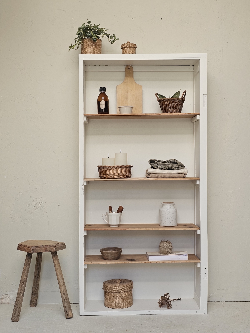 ancienne etagere a poser blanc lin et etageres en bois brut 20260927_110239