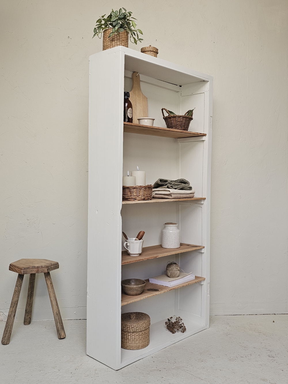 ancienne etagere a poser blanc lin et etageres en bois brut 20260927_110612