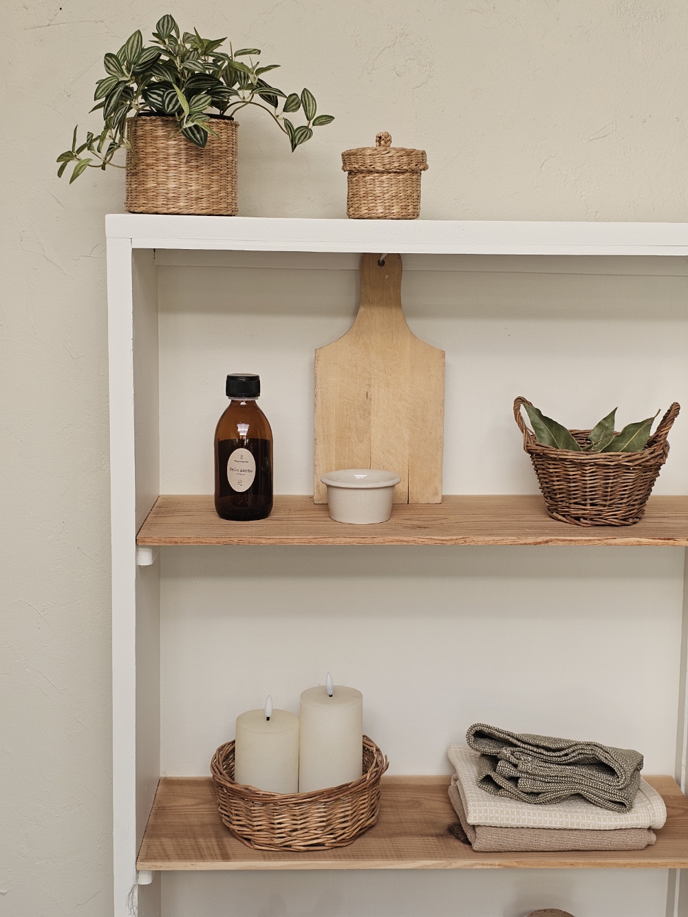 ancienne etagere a poser blanc lin et etageres en bois brut 20260927_110829