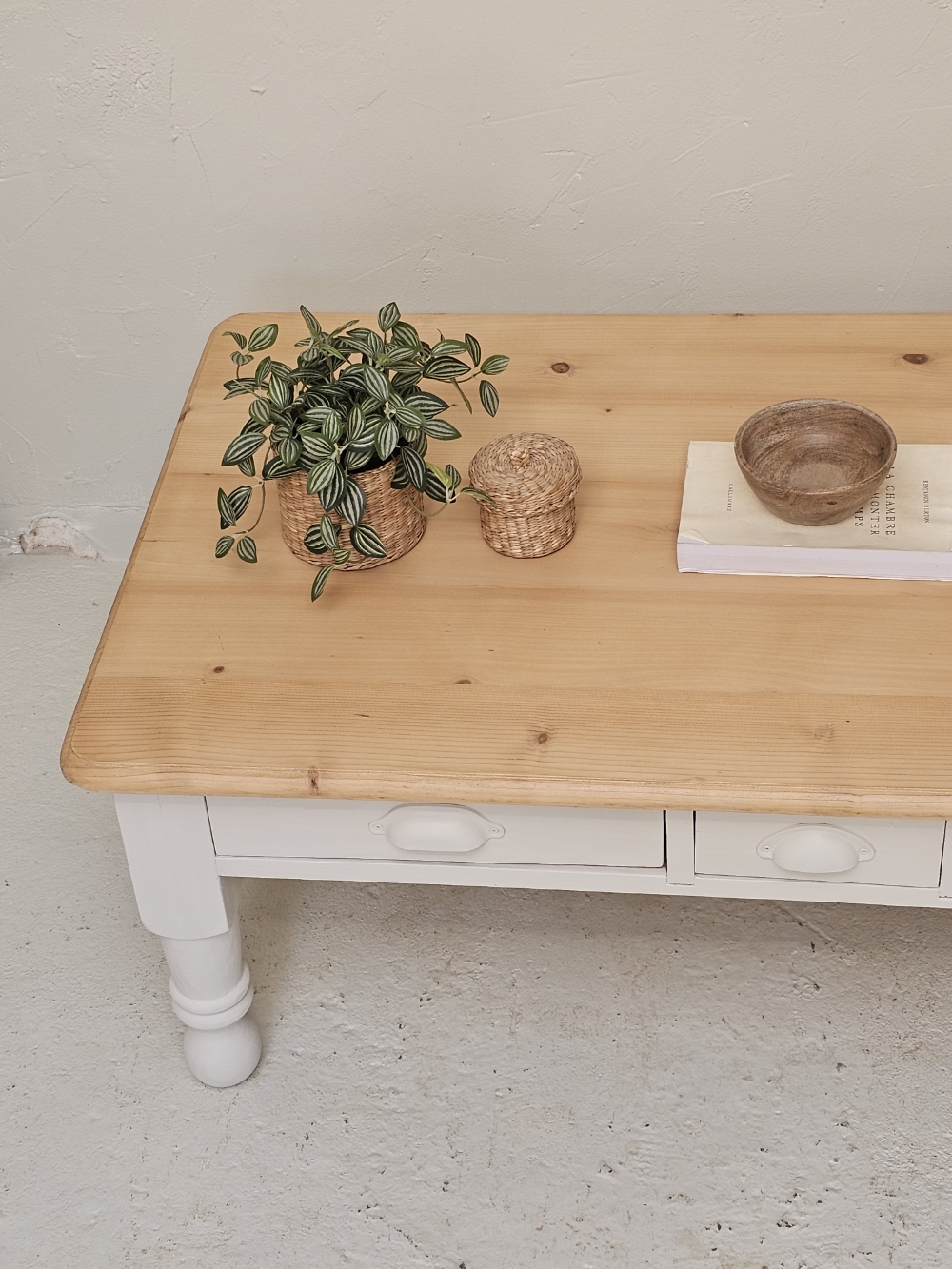 Table basse ancienne 3 tiroirs beige lin et bois20260927_111557