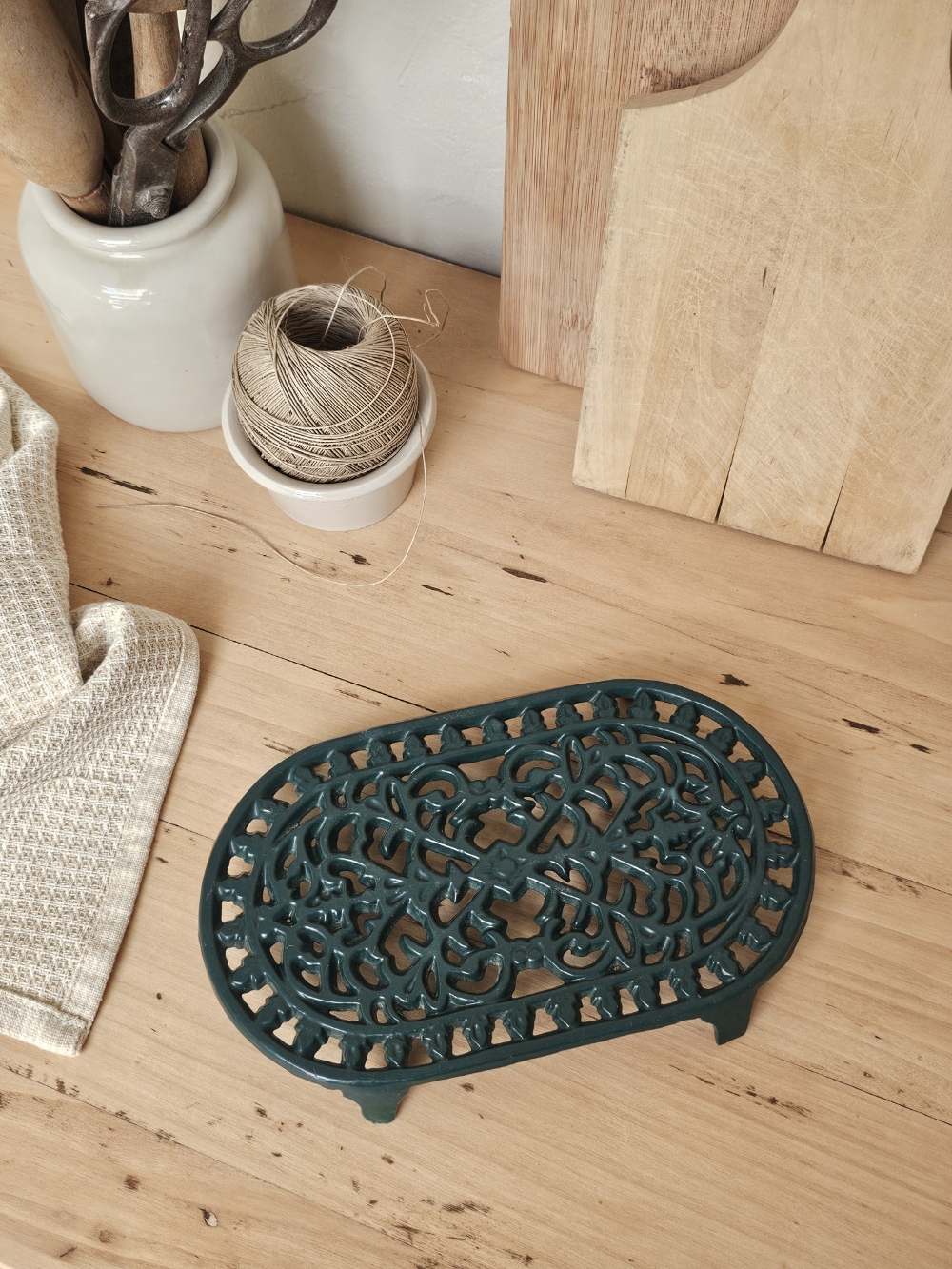 Dessous de plat ancien en fonte vert foncé20260927_123520