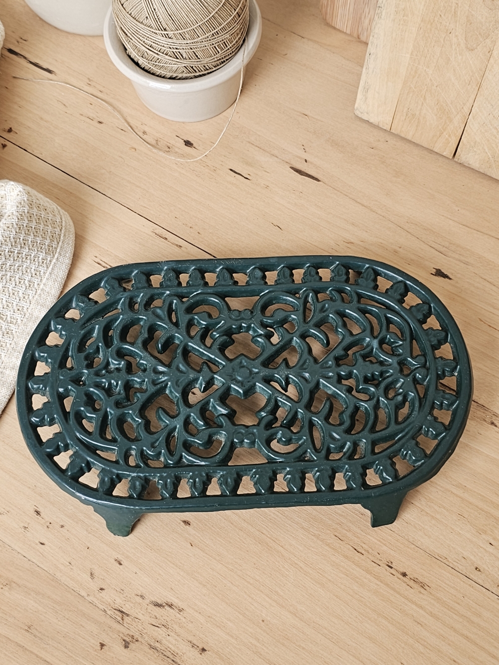 Dessous de plat ancien en fonte vert foncé20260927_123444