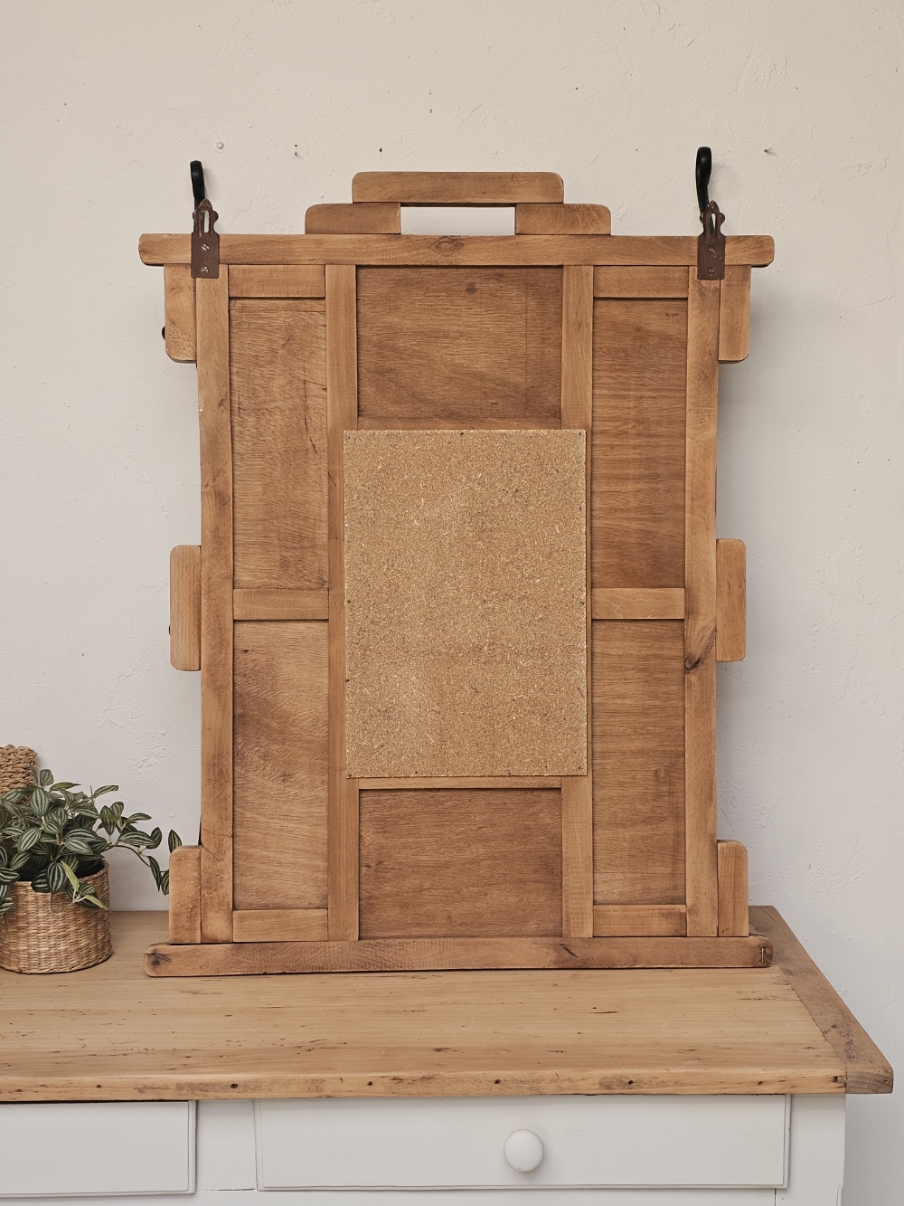 Vestiaire dentrée mural Art Déco en bois clair et miroir biseauté 20261005_142231