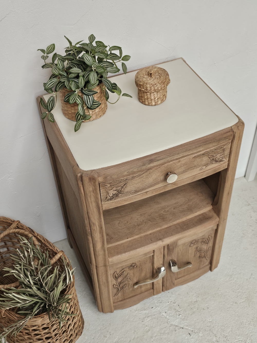 Chevet Art Déco Ancien en Bois Brut et Plateau Peint Clair20261007_170542