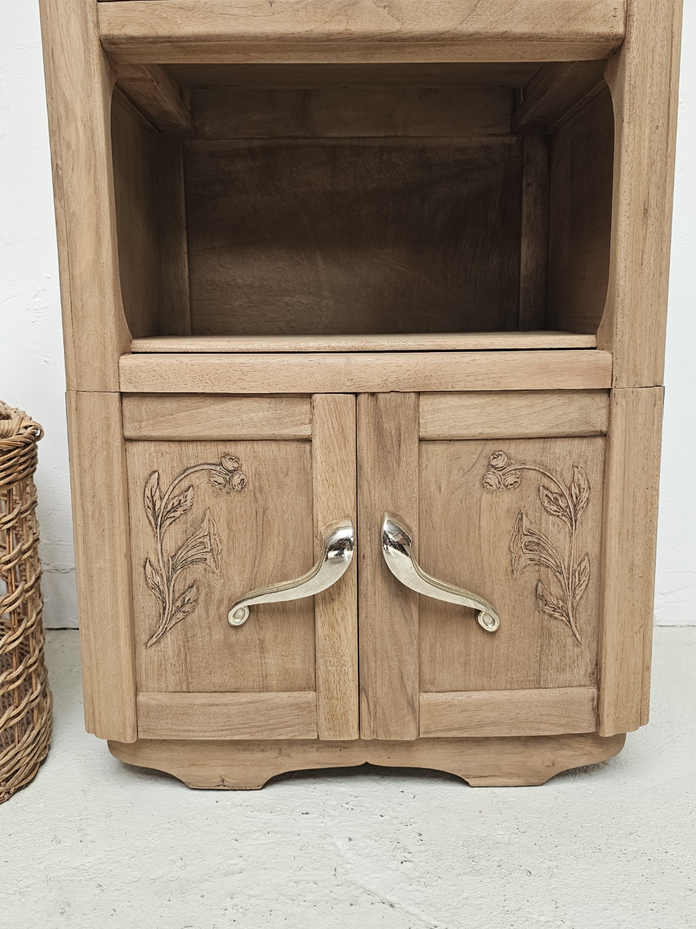 Chevet Art Déco Ancien en Bois Brut et Plateau Peint Clair20261007_170815