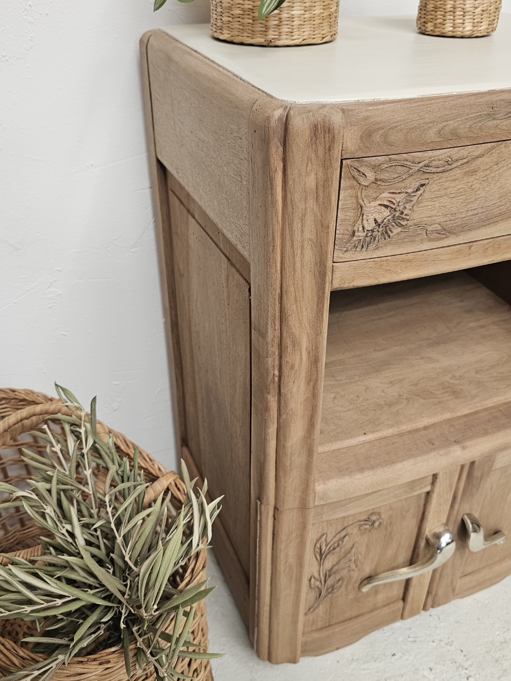 Chevet Art Déco Ancien en Bois Brut et Plateau Peint Clair20261007_170840