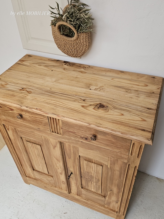 buffet-ancien-bois-naturel-patine-vue-trois-quarts-plateau
