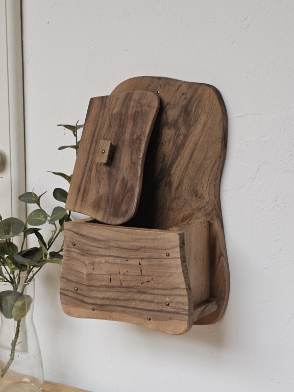 boite-a-sel-ancienne-murale-bois-couvercle-ouvert