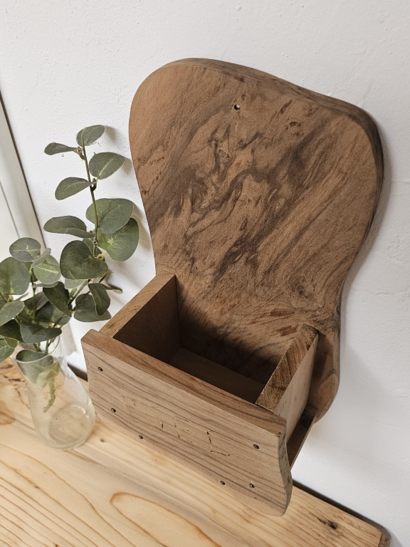boite-a-sel-ancienne-murale-bois-interieur