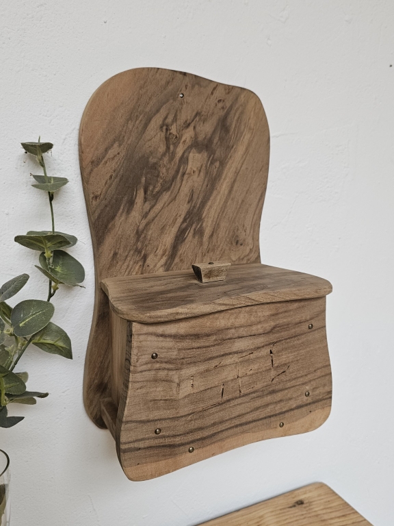 boite-a-sel-ancienne-murale-bois-vue-trois-quarts