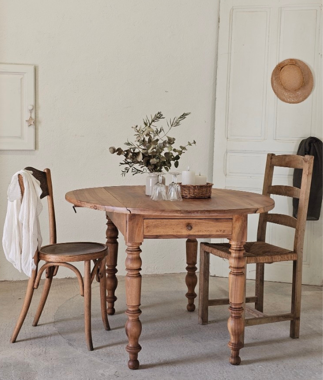 ancienne table ovale en bois massif