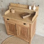 Meuble ancien en noyer, hêtre et sapin, avec plateau en marbre ocre moucheté. Format compact, charme brut et fonctionnalité20250723_180143