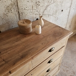 20250803_170114Commode ancienne en bois massif, entièrement restaurée, finition brute mate, 5 tiroirs spacieux dont un grand tiroir