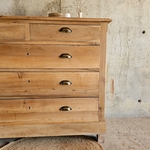 20250803_170041Commode ancienne en bois massif, entièrement restaurée, finition brute mate, 5 tiroirs spacieux dont un grand tiroir
