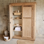 20250826_154110Grande armoire ancienne en chêne et sapin – bois brut clair, penderie & étagères