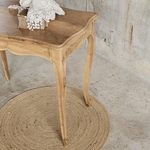 20250828_105429Élégante coiffeuse ancienne en merisier massif, style Louis XV, avec tiroir latéral. Restaurée et protégée, idéale au quotidien.