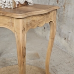 20250828_105449Élégante coiffeuse ancienne en merisier massif, style Louis XV, avec tiroir latéral. Restaurée et protégée, idéale au quotidien.